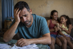Como organizar contas e sair do aperto sem piorar o mês