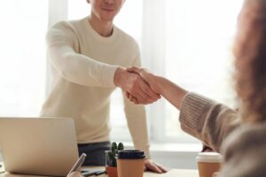 Empréstimos entre Pessoas: Benefícios e Perigos